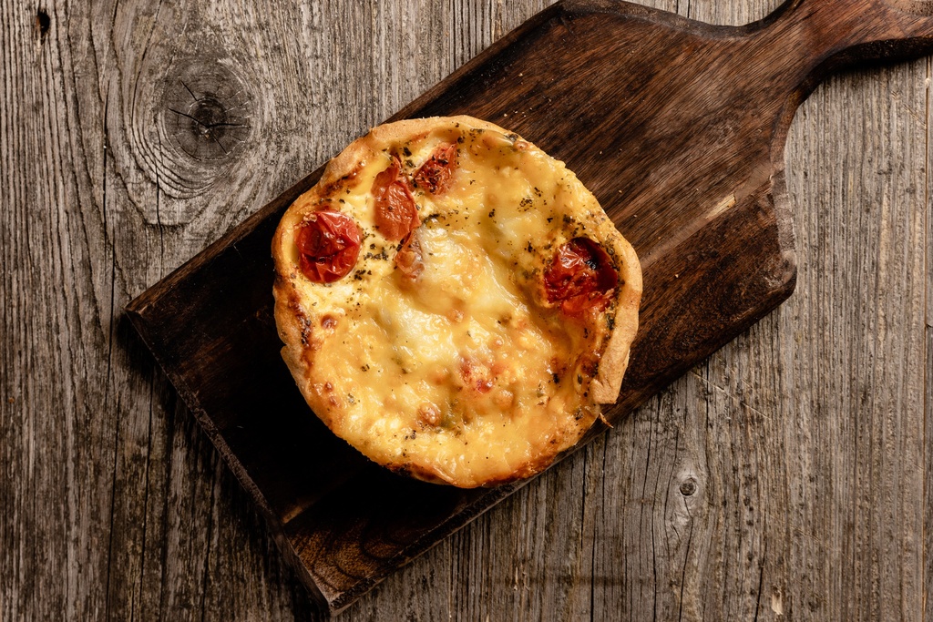 Quiche Large Tomato/Mozzarella